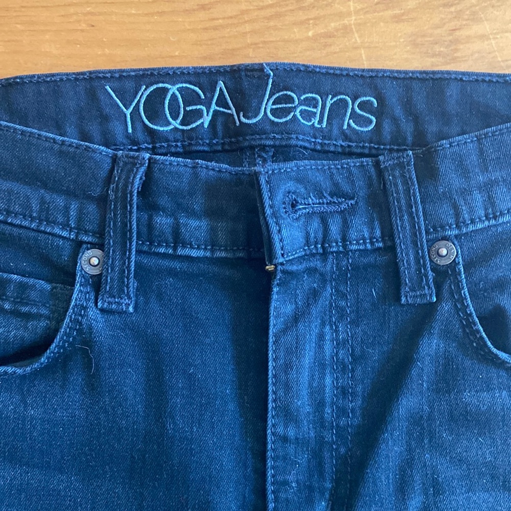 Black skinny yoga jeans